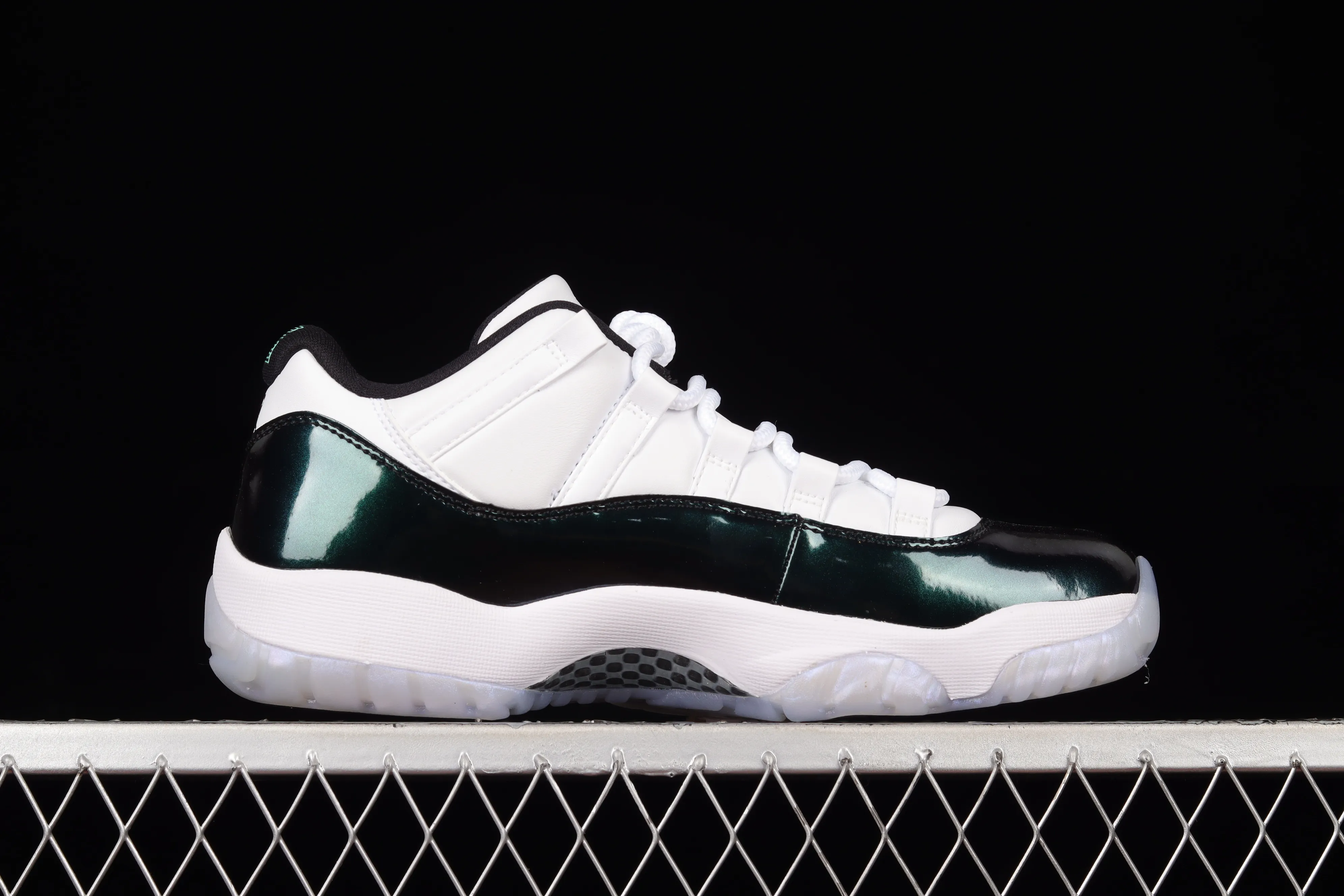 All categories Air Jordan Jordan series basketball shoes Air Jordan 11 F version Air Jordan 11 Low "Emerald" AJ11 Joe 11 Easter Chameleon Top layer genuine carbon 528895-145